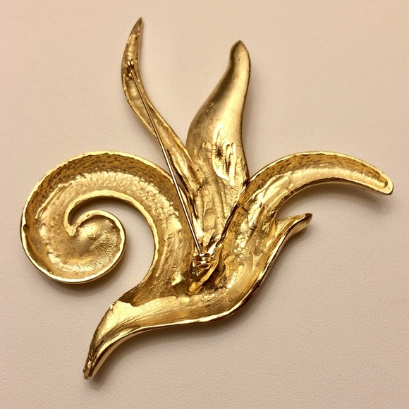 80s Gold-Tone Leaf Brooch - Picture 5 of 8